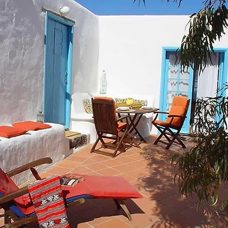 Teguise Sleeps 2 Wifi Apartment *